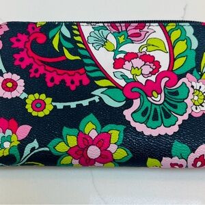 VERA BRADLEY PAISLEY ACCORDION WALLET with zipper closure